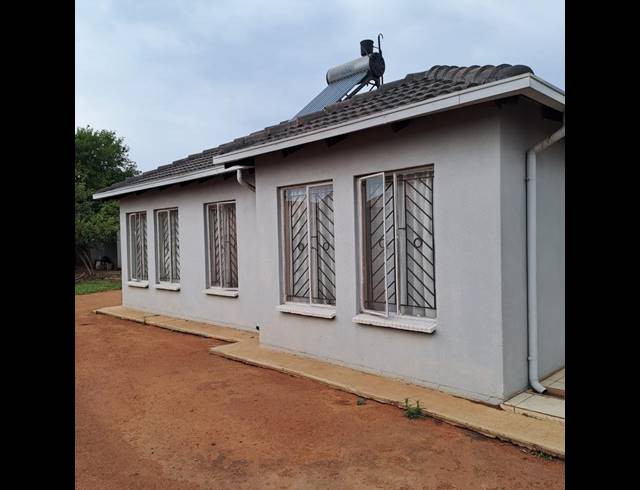 3 BEDROOM HOUSE FOR SALE IN SOSHANGUVE EAST